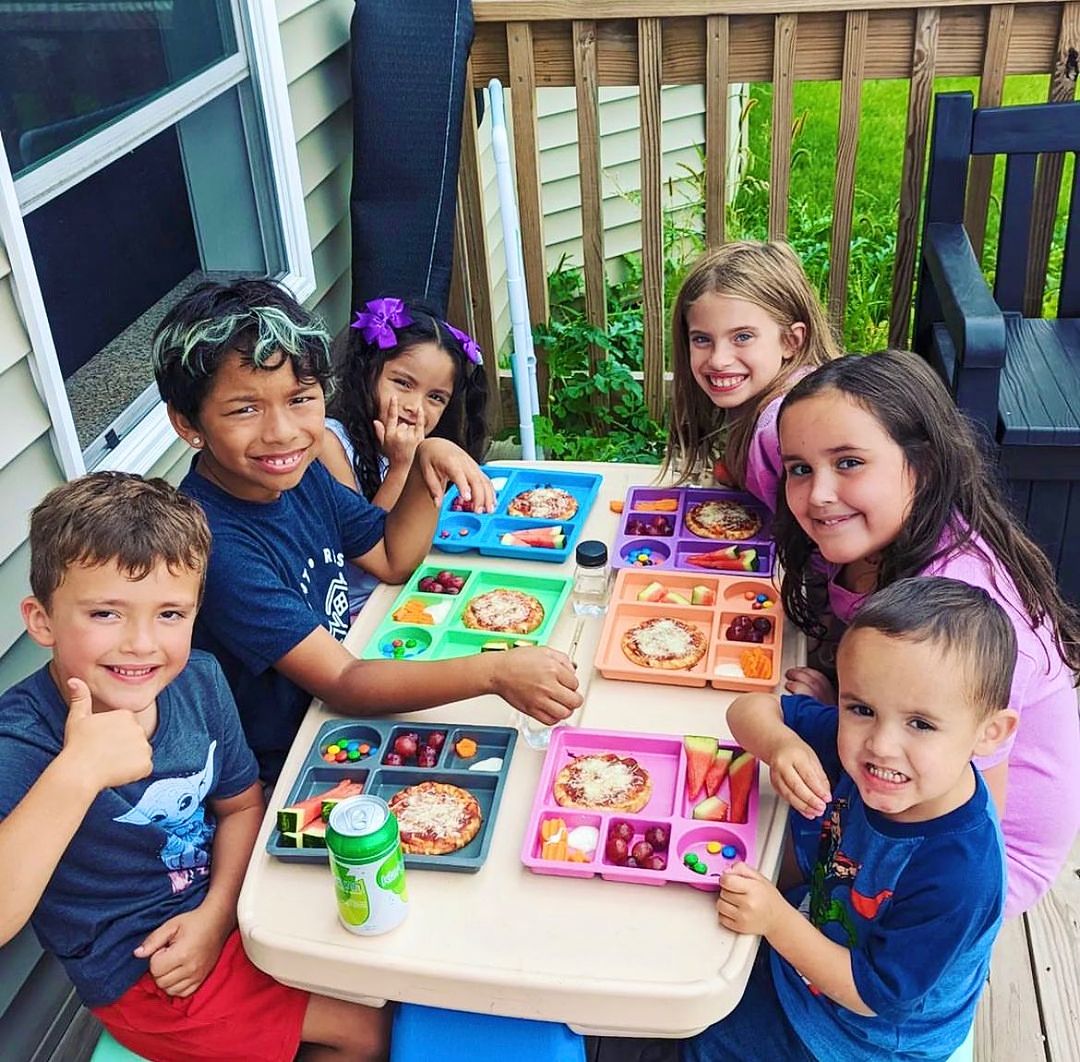 Kids hotsell eating plates